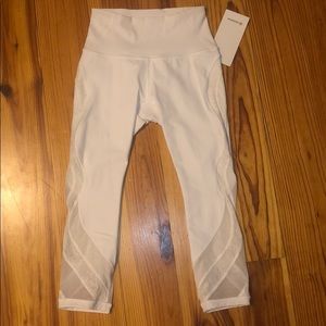 Lululemon Wunder Under Crop 21” lace - brand new